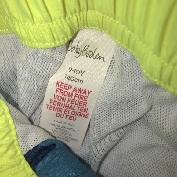 boden boys shark swim trunks board shorts 9/10Y - Picture 3 of 3